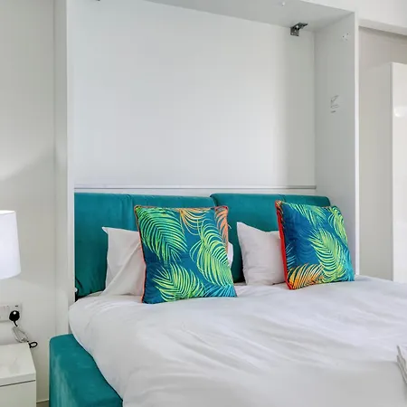 Seafront With Beautiful Views & Outdoor By 360 Estates Daire St. Paul's Bay