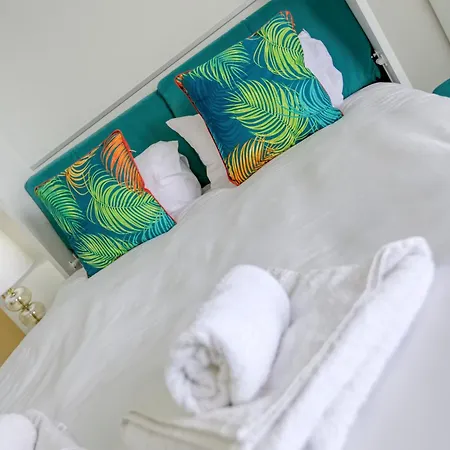 Seafront With Beautiful Views & Outdoor By 360 Estates