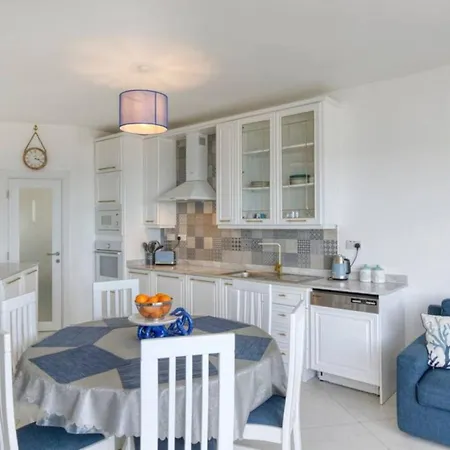 Apartment Seafront With Beautiful Views & Outdoor By 360 Estates *