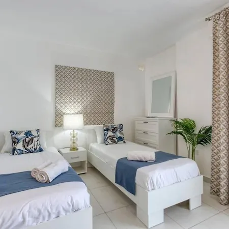 Seafront With Beautiful Views & Outdoor By 360 Estates
