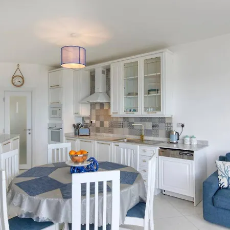 Apartment Seafront With Beautiful Views & Outdoor By 360 Estates *