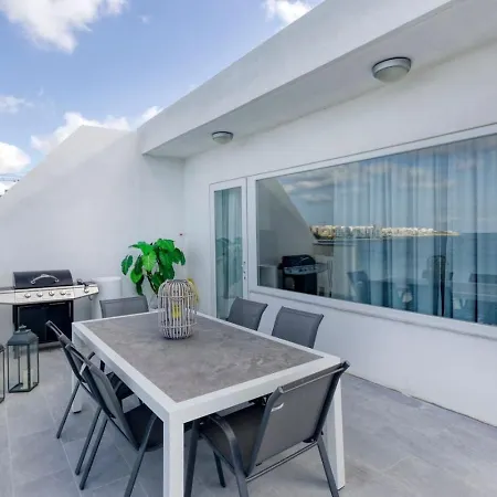 Seafront With Beautiful Views & Outdoor By 360 Estates