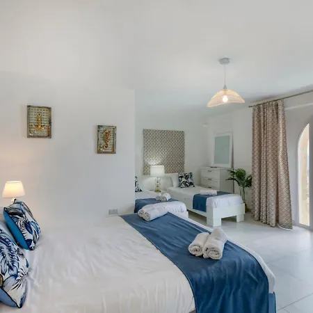 Apartment Seafront With Beautiful Views & Outdoor By 360 Estates *