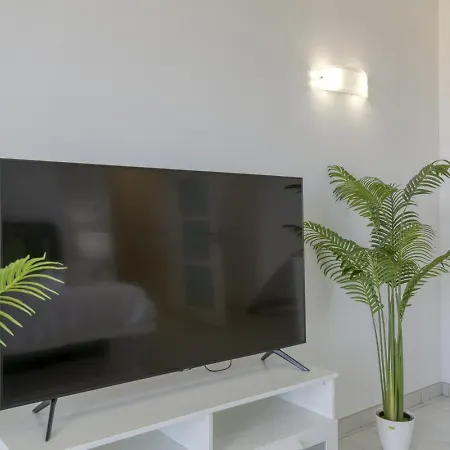 Apartment Seafront With Beautiful Views & Outdoor By 360 Estates *