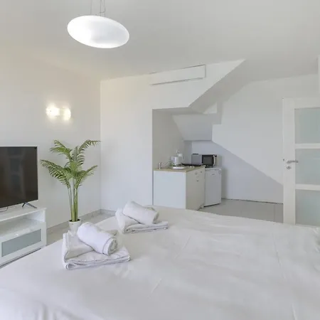 Seafront With Beautiful Views & Outdoor By 360 Estates Apartment *