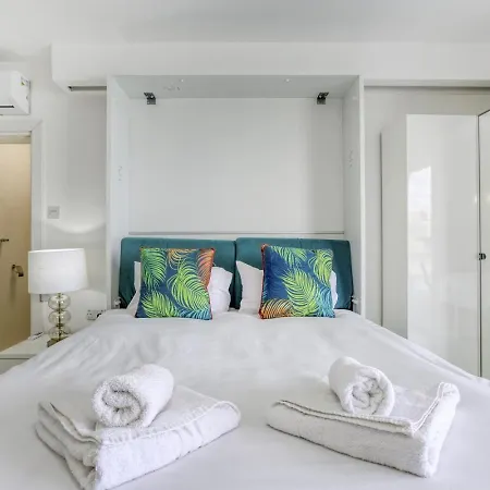 Apartment Seafront With Beautiful Views & Outdoor By 360 Estates