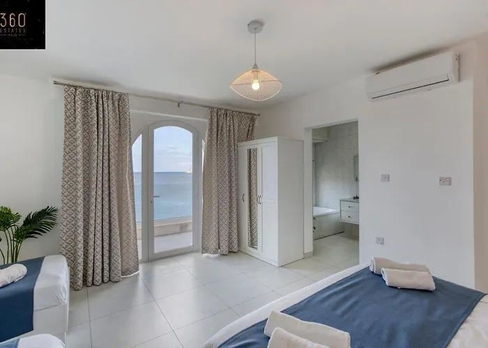 Seafront With Beautiful Views & Outdoor By 360 Estates Appartamento