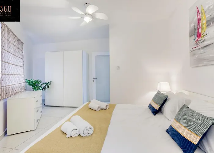 Seafront With Beautiful Views & Outdoor By 360 Estates Appartamento