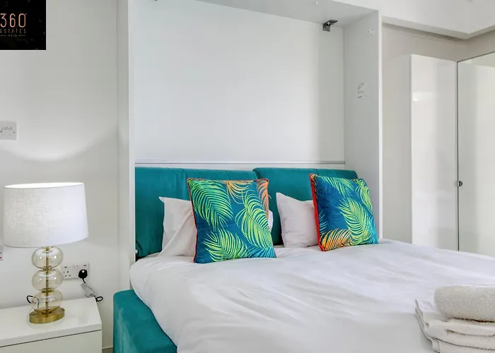 Seafront With Beautiful Views & Outdoor By 360 Estates Appartamento St. Paul's Bay