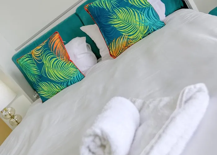 Seafront With Beautiful Views & Outdoor By 360 Estates