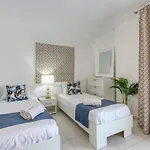 Seafront With Beautiful Views & Outdoor By 360 Estates セント・ポールズ・ベイ