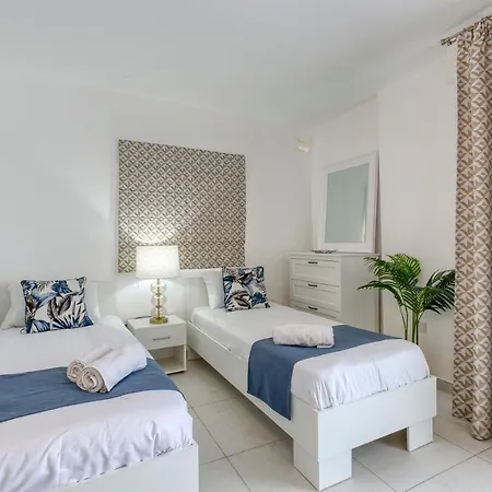 Seafront With Beautiful Views & Outdoor By 360 Estates 圣保罗湾城