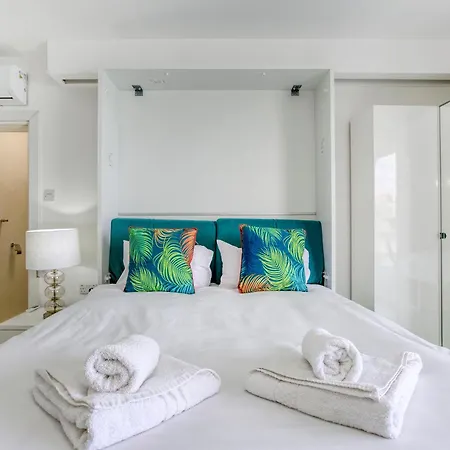 Seafront With Beautiful Views & Outdoor By 360 Estates アパート